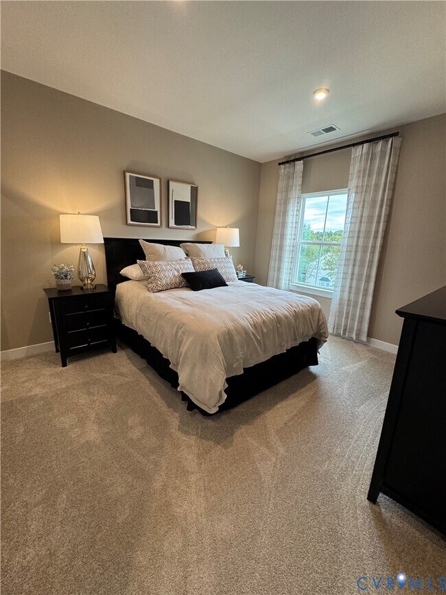 Building Photo - 8029 Lake Laurel Ln