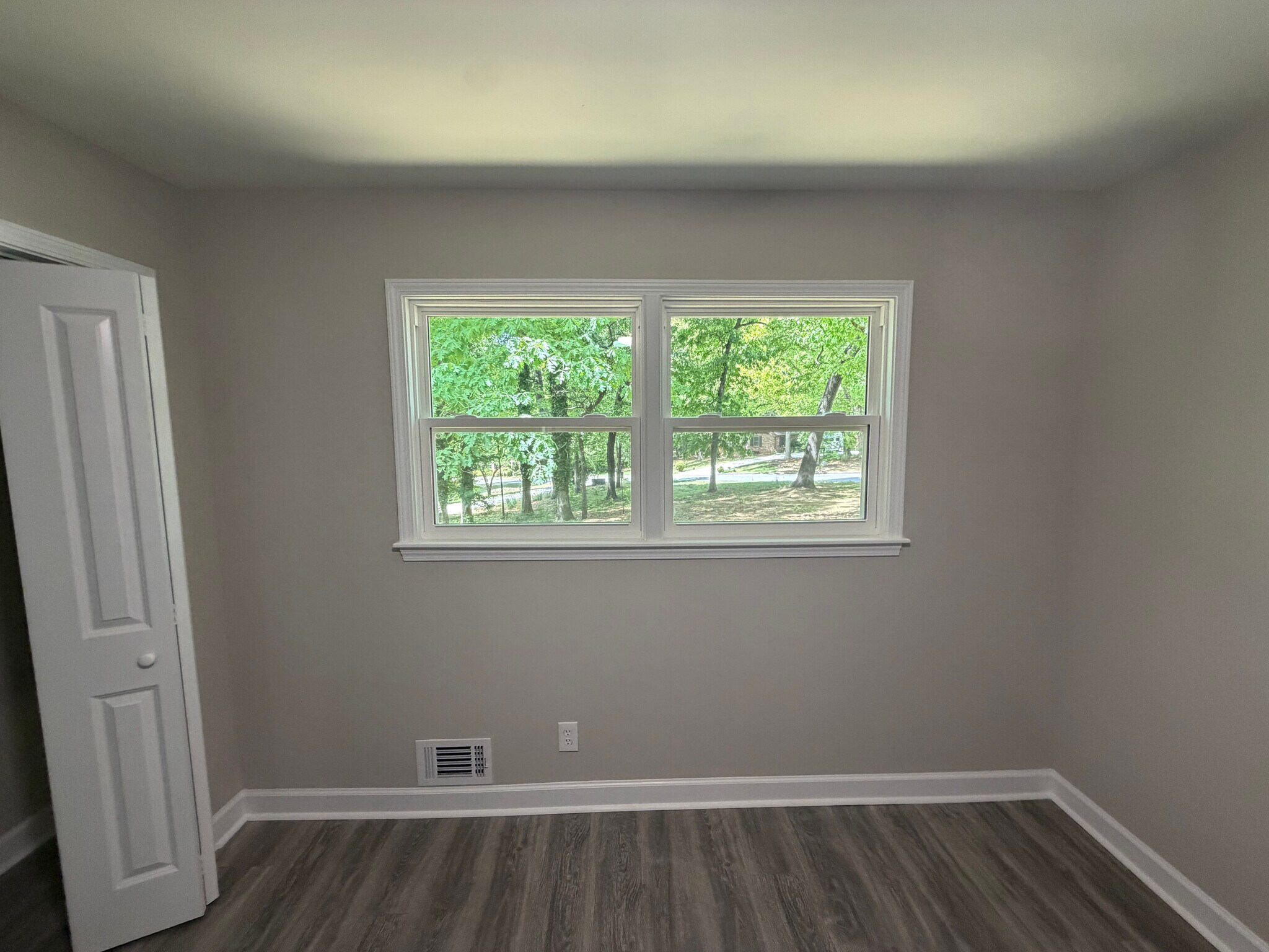 Building Photo - Room in House on Heritage Hills Cir