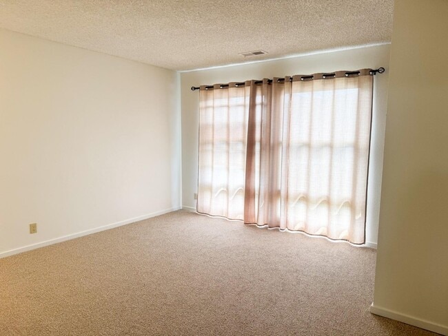 Building Photo - 26 Camelot Ct