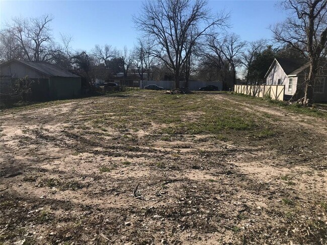 Building Photo - 530 Raymac St