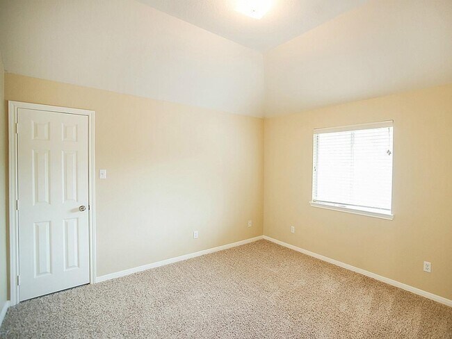 Building Photo - 21645 Forest Colony Dr