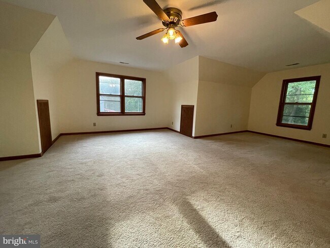Building Photo - 4014 Longwood Dr
