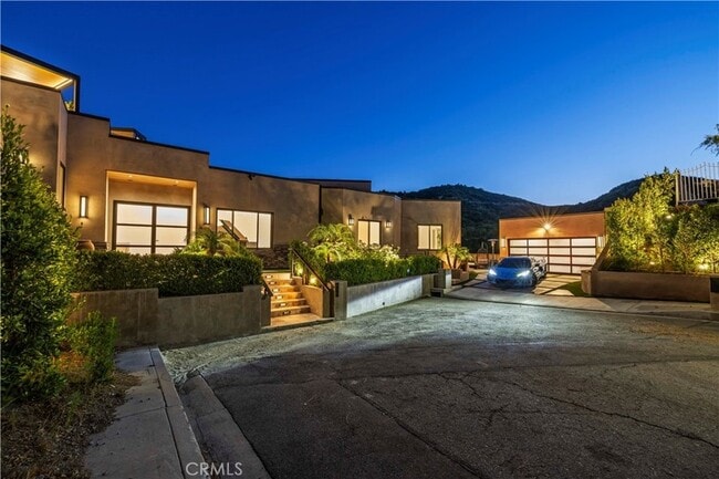Building Photo - 4000 Bouquete St