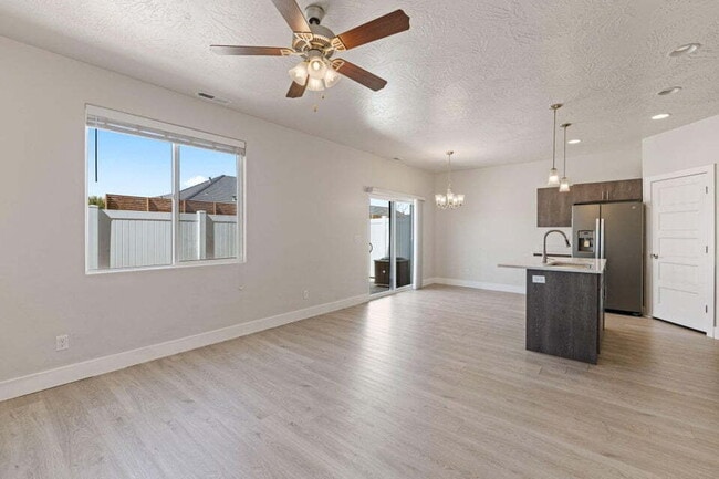 Building Photo - "Spacious 3-Bedroom Townhouse Retreat with...