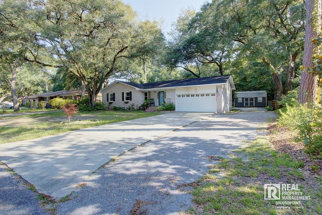 Building Photo - 209 Chucker Dr