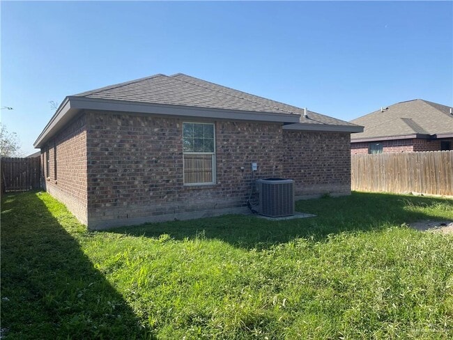 Building Photo - 11 Ibis Ave