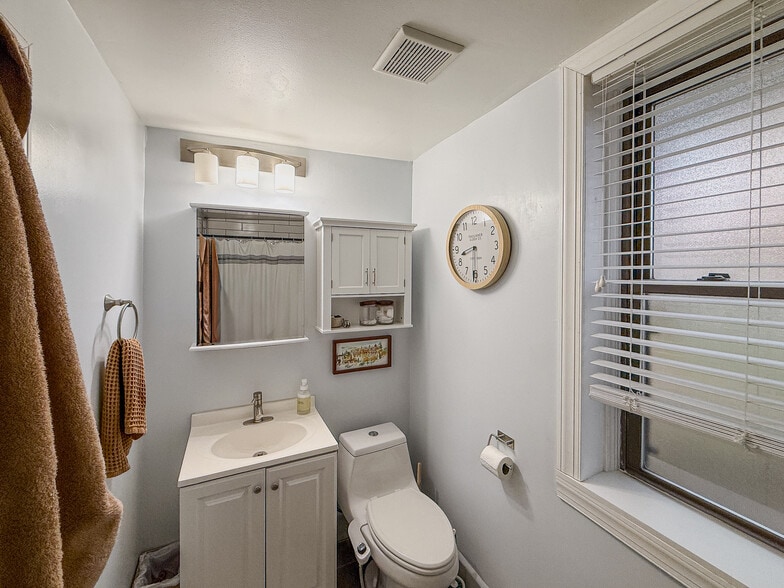 Bathroom - 1708 W Cullerton St