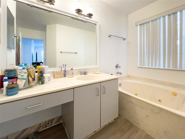 Building Photo - 931 Opal Terrace