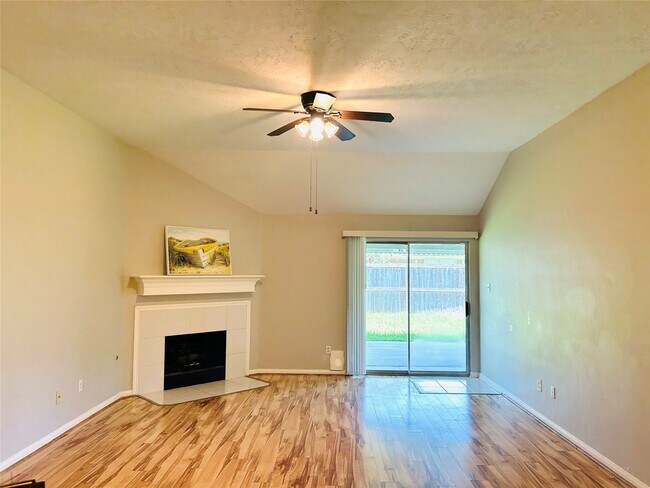 Building Photo - 1404 Helmsley Dr