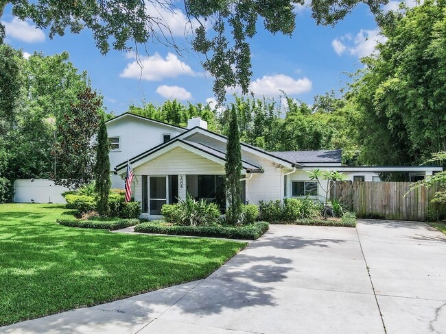 Building Photo - Hourglass District ~ Gorgeous 3/2.5 home w...