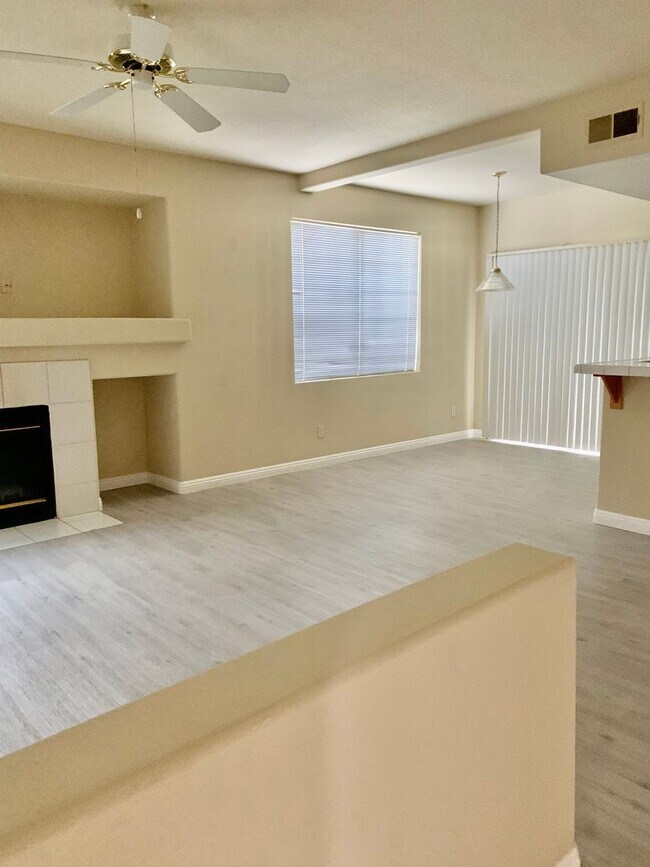 Building Photo - Must See Condo!