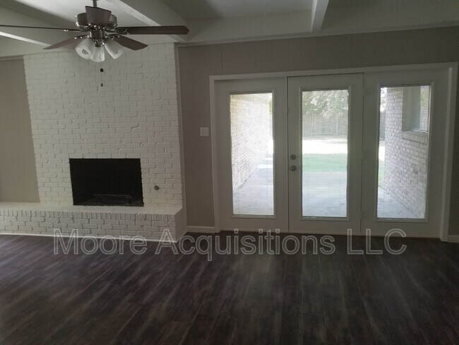 Building Photo - 1833 Skyline Dr