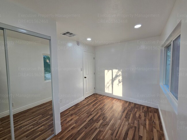 Building Photo - Remodeled 3 bedroom/ 1 bathroom