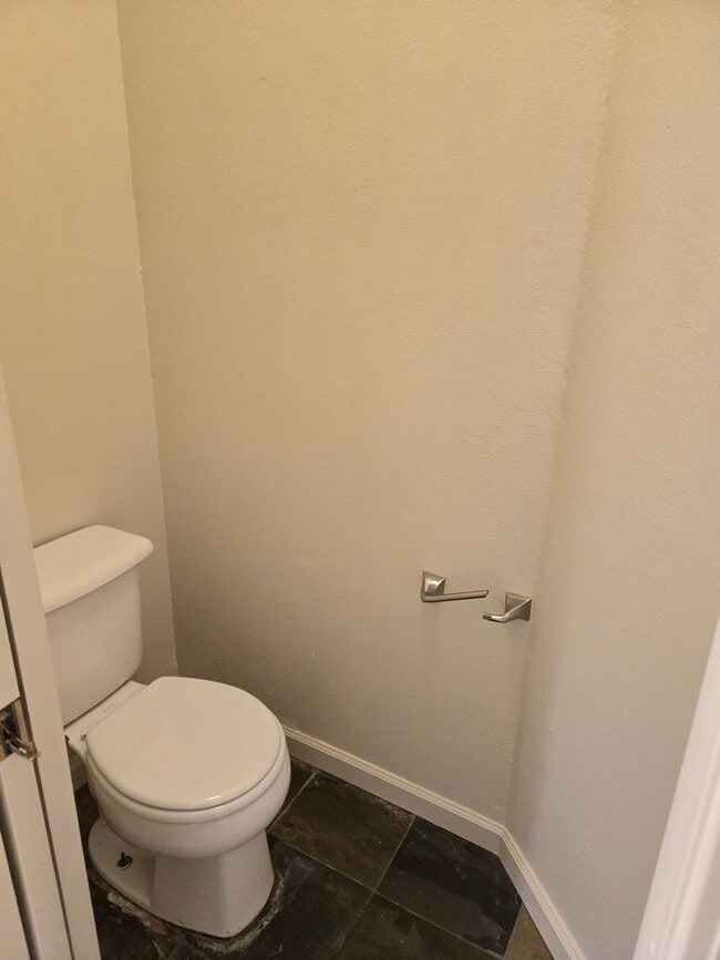 Building Photo - Pet Friendly Home!