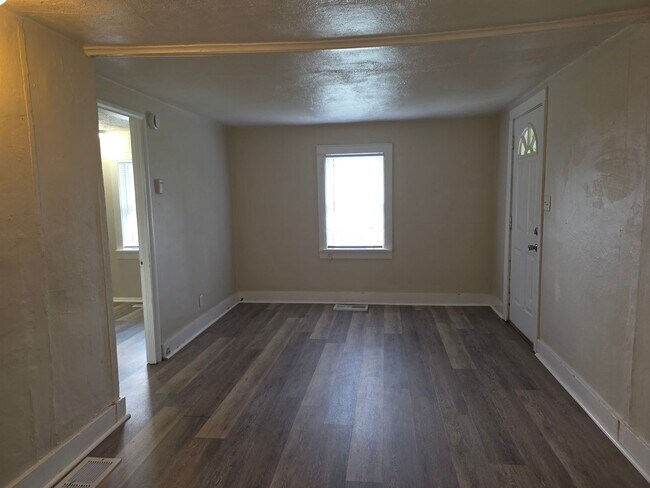Building Photo - 926 S 33rd St