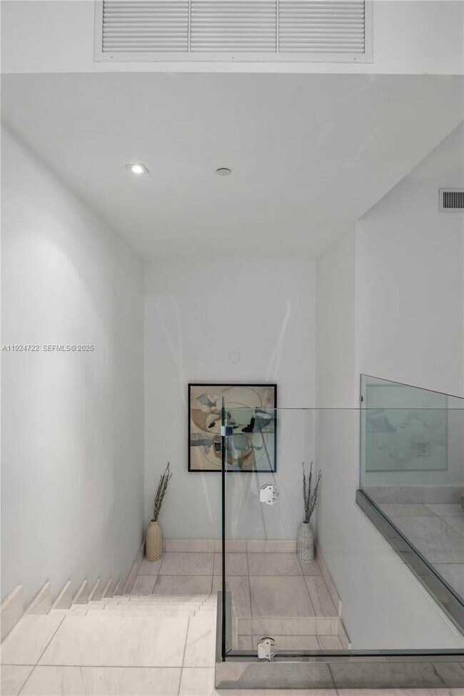 Building Photo - 900 Biscayne Blvd