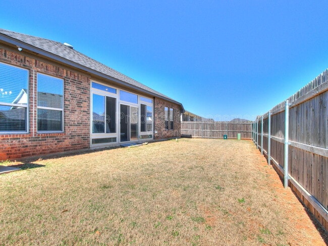 Building Photo - 18008 Jimenez Dr