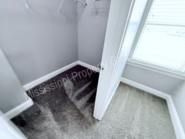 Building Photo - 4BR/4.5BA For Rent