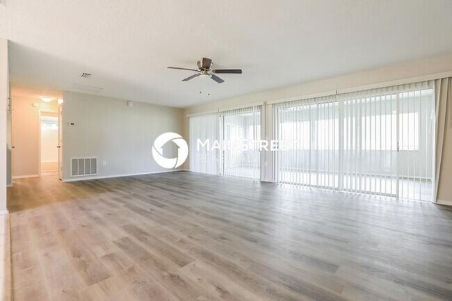 Building Photo - 3 Bedroom Pet-Friendly Home in VENICE, FL with Main Street Renewal