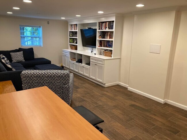 Building Photo - 6511 Cape Ct