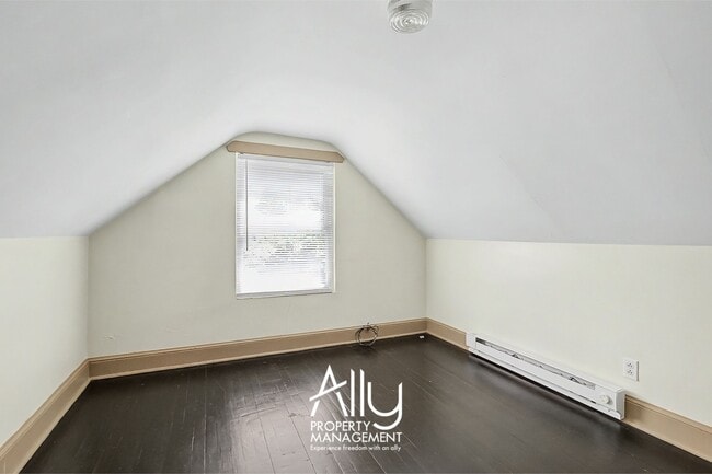 Building Photo - 2550 Woodland Dr
