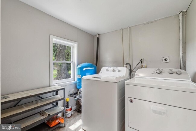 Building Photo - Experience the perfect blend of peaceful country charm and modern comfort in this beautifully ref...