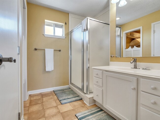 Building Photo - 16627 Bayfront Dr