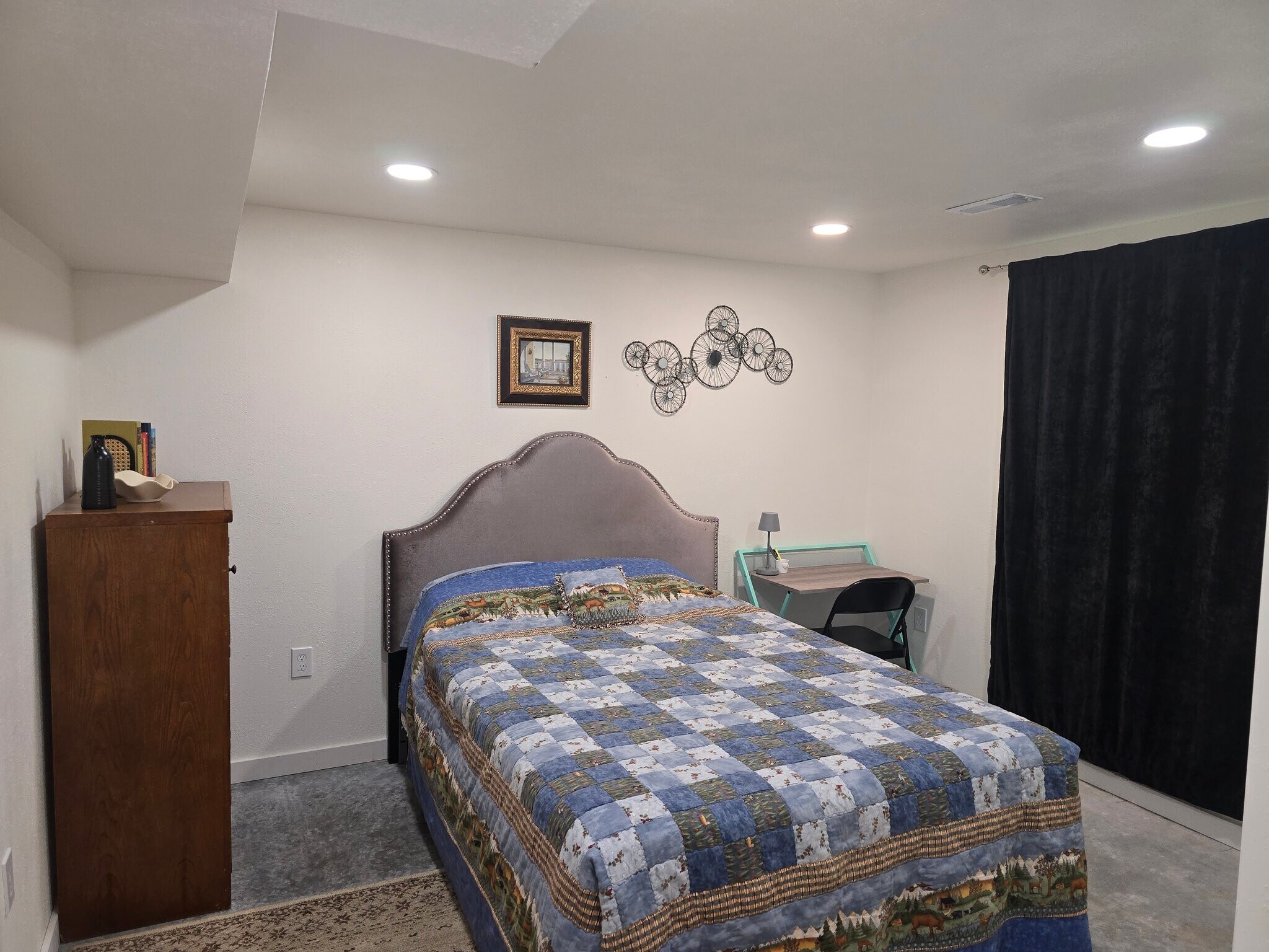 Building Photo - 481 Green Tree Dr