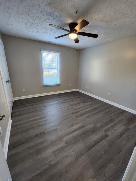 Building Photo - 330 Bubble Creek Ct