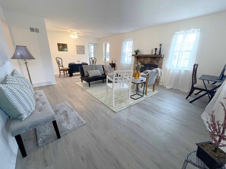 Building Photo - 11004 NW Player Dr