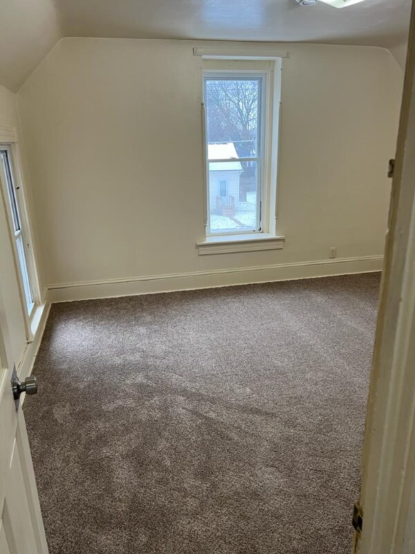 Building Photo - 802 Elm St