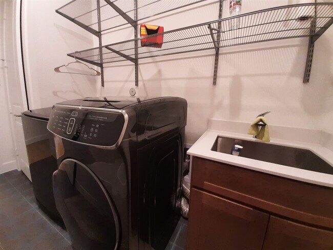 Building Photo - 8015 Allston Vlg Trl