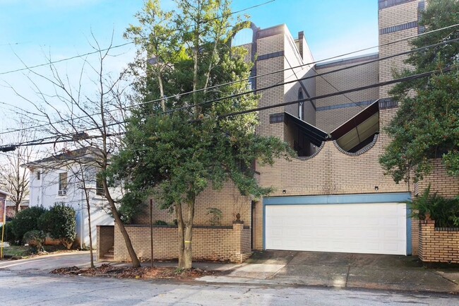 Building Photo - Luxury Midtown Private Retreat!