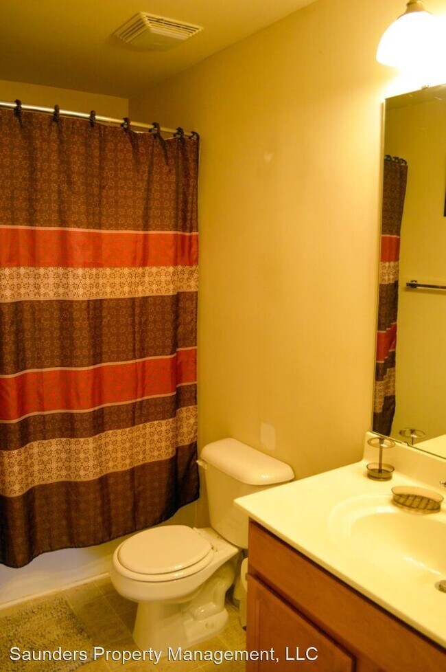 Building Photo - 4981 Wyngate Village Dr