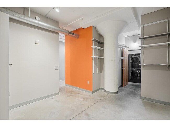 Building Photo - 2929 Chicago Ave