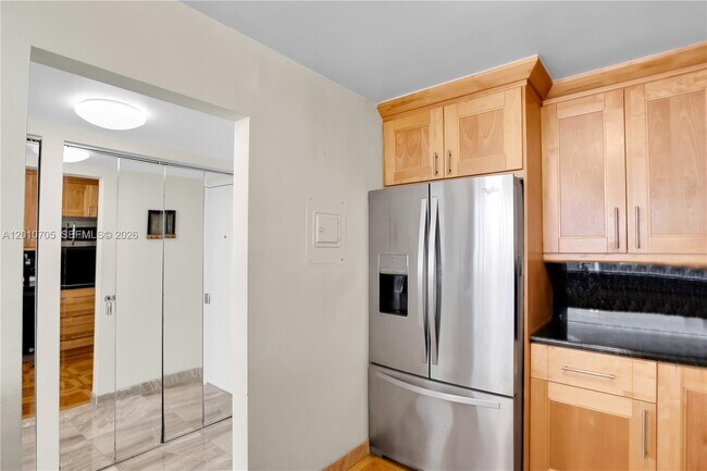 Building Photo - 3701 N Country Club Dr