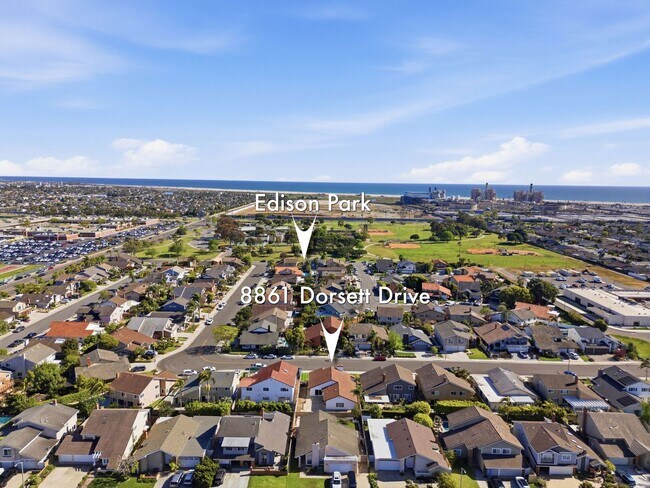 Building Photo - Beautifully Updated Huntington Beach 3 Bedroom / 2 Bathroom Home