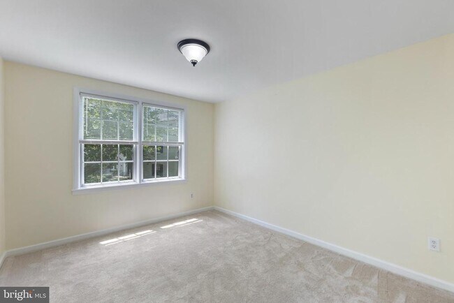 Building Photo - 820 S Arlington Mill Dr