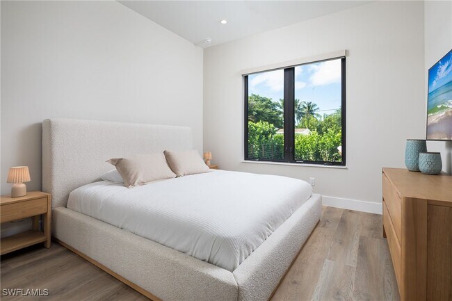 Building Photo - 1257 11th Ct N