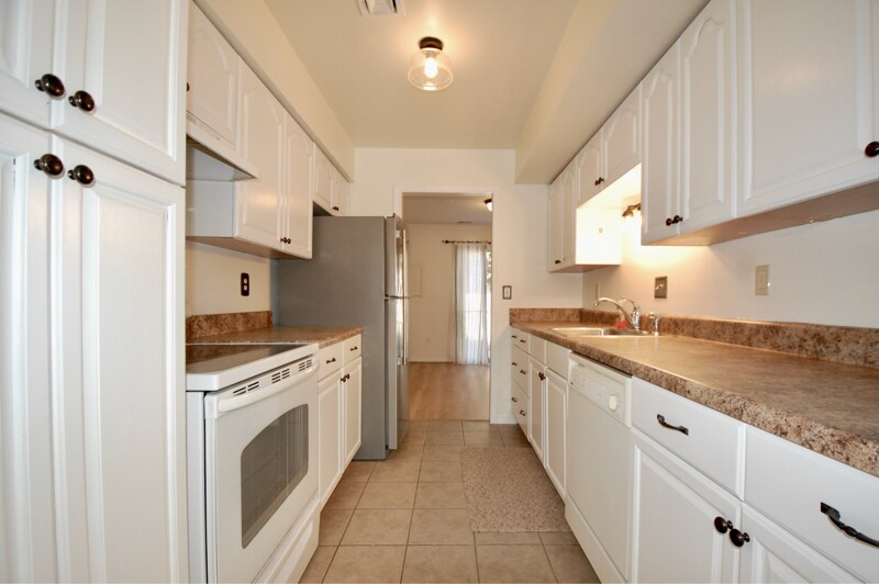 Building Photo - 937 Welch Cir