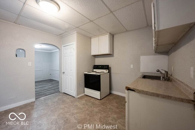 Building Photo - 240 N Beville Ave