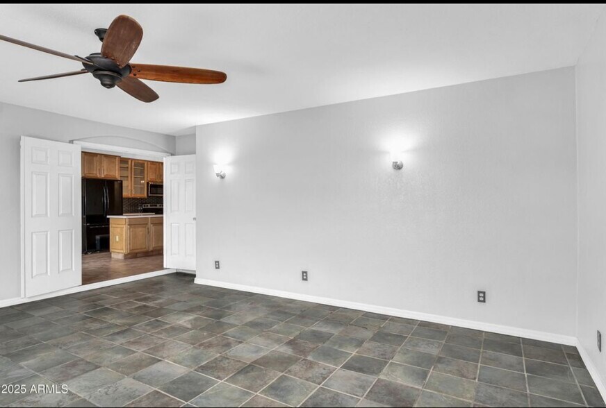 Building Photo - 15482 S Sequoia Cir