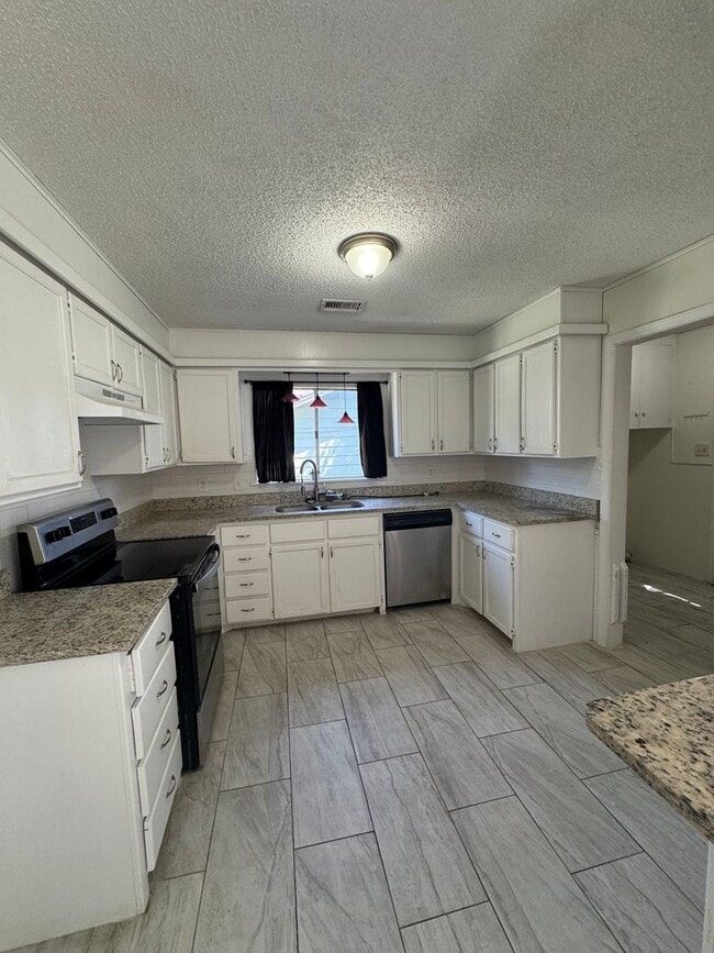 Building Photo - Cottage style house 2bedroom 1bathroom wit...