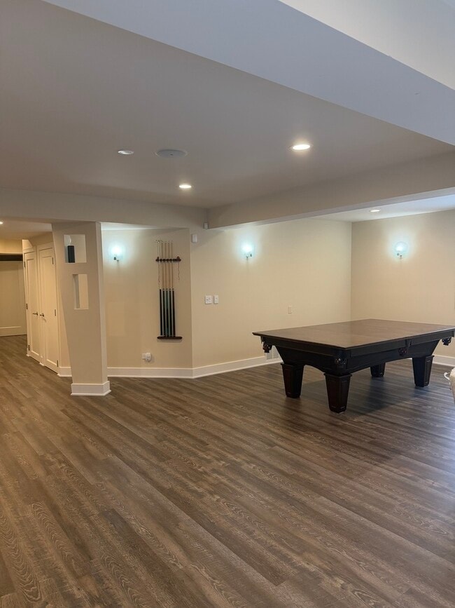 Building Photo - 525 Senon Dr