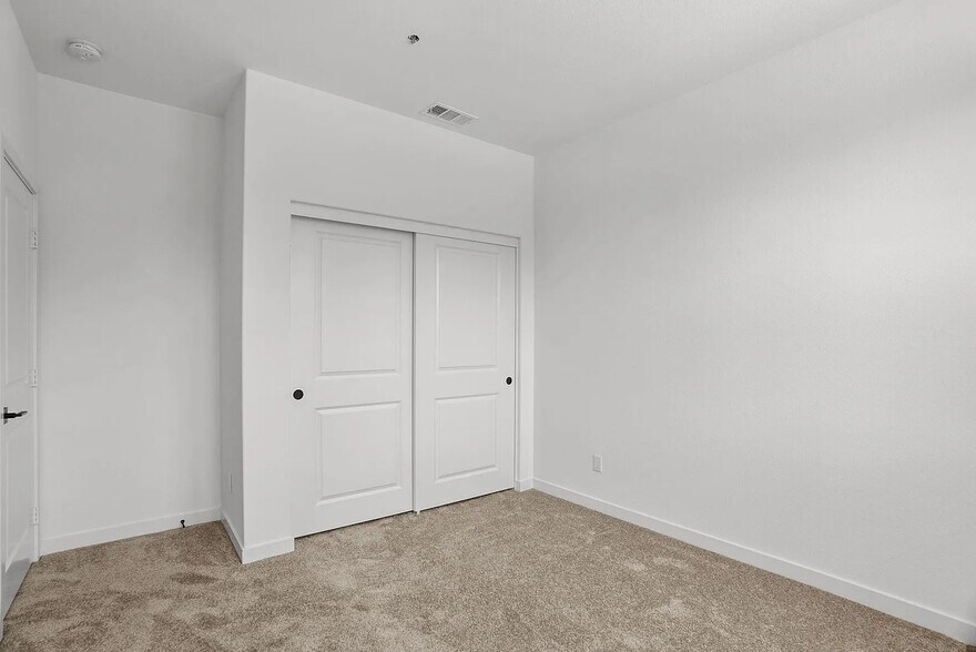 Building Photo - 5834 Norwood Ave