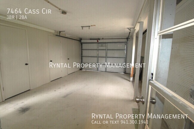 Building Photo - 7464 Cass Cir