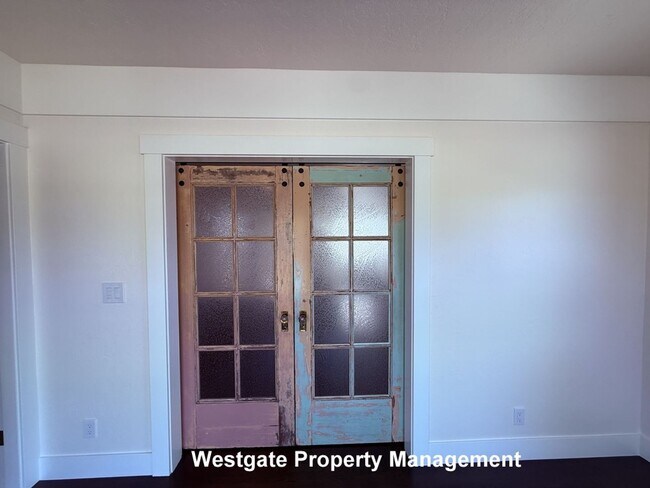 Building Photo - 220 Payran St