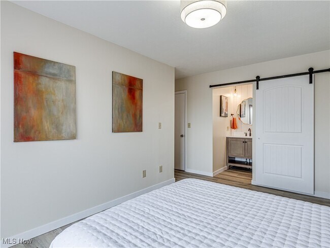 Building Photo - 2550 Chamberlain Rd