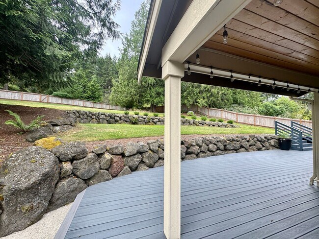 Building Photo - Stunning Bainbridge Island 4 bedroom home....available now!