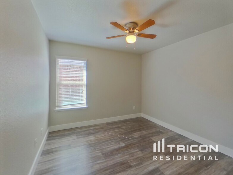 Building Photo - 1025 N Churchill Dr